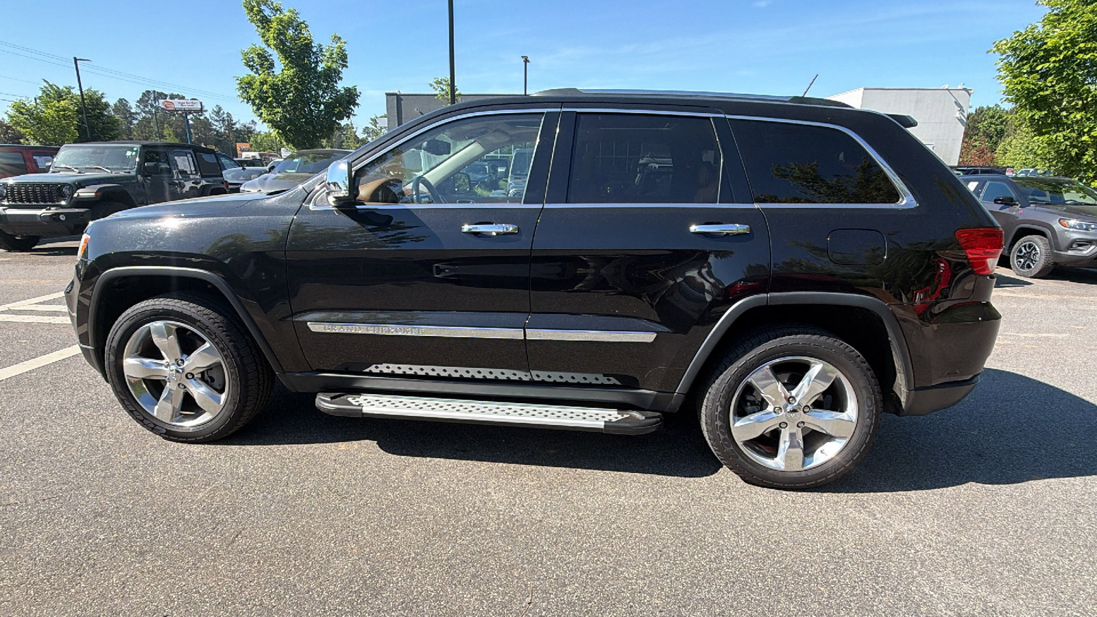 Used 2012 Jeep Grand Cherokee Overland Summit AWD/4WD image 11