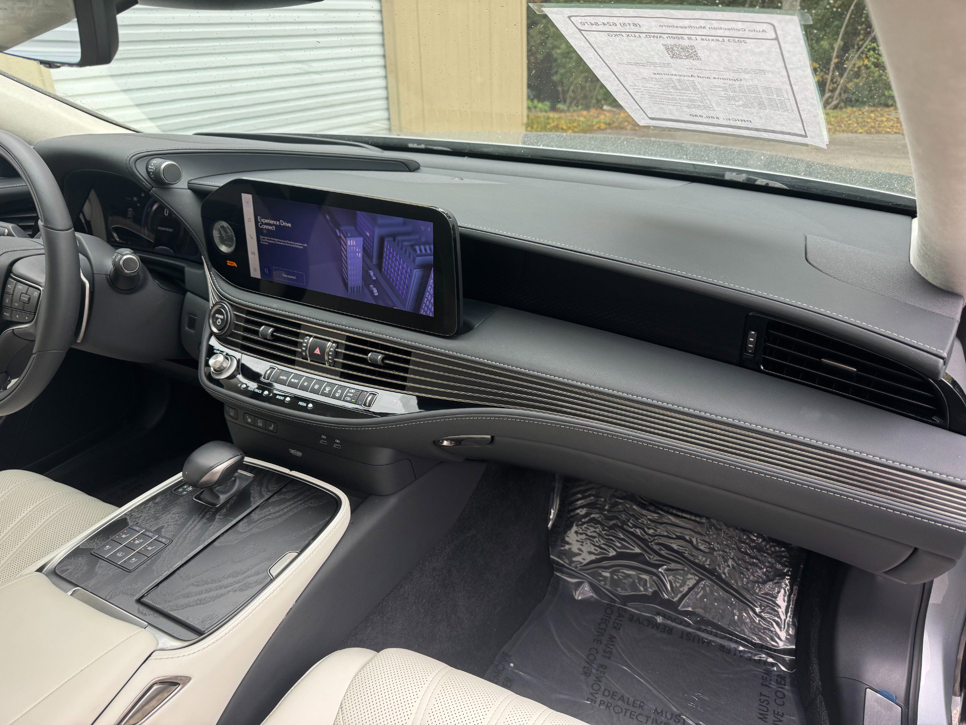 Used 2023 Lexus LS 500h AWD w/ Luxury Package image 40