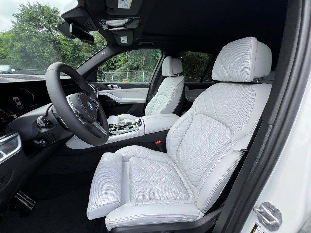 Certified 2025 BMW X5 xDrive50e w/ M Sport Package image 11