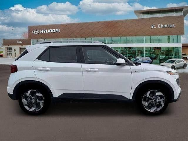 Used 2026 Hyundai Venue SEL FWD image 9