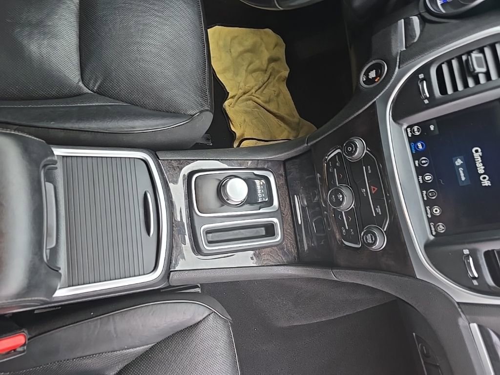 Used 2020 Chrysler 300 Limited AWD/4WD image 10