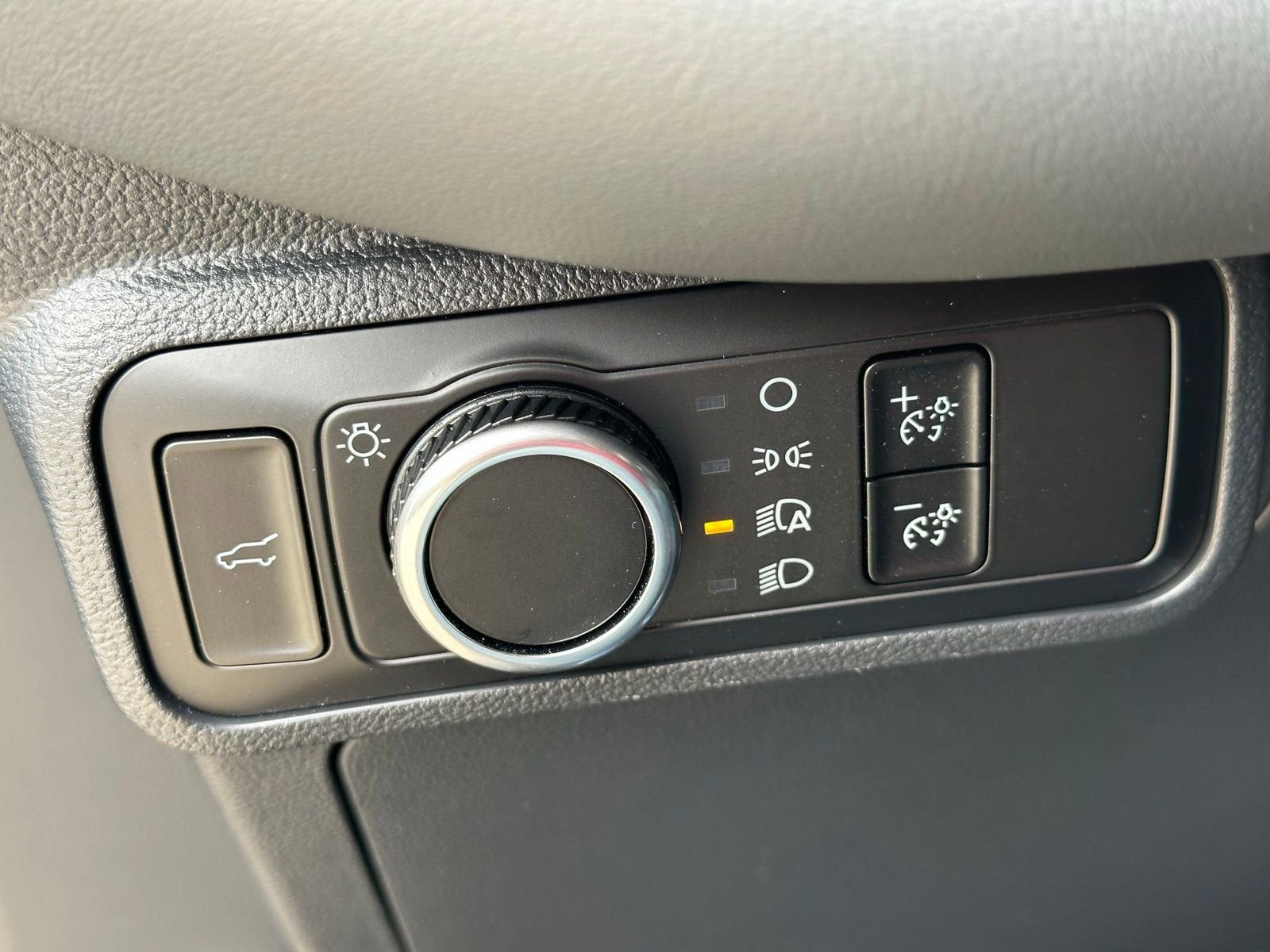 New 2025 Ford Explorer Active w/ Active Comfort Package RWD image 11