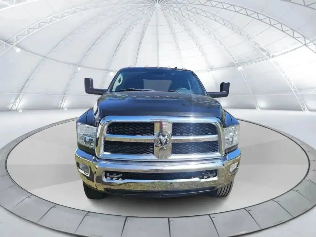 Used 2018 RAM 3500 SLT w/ Luxury Group AWD/4WD image 3