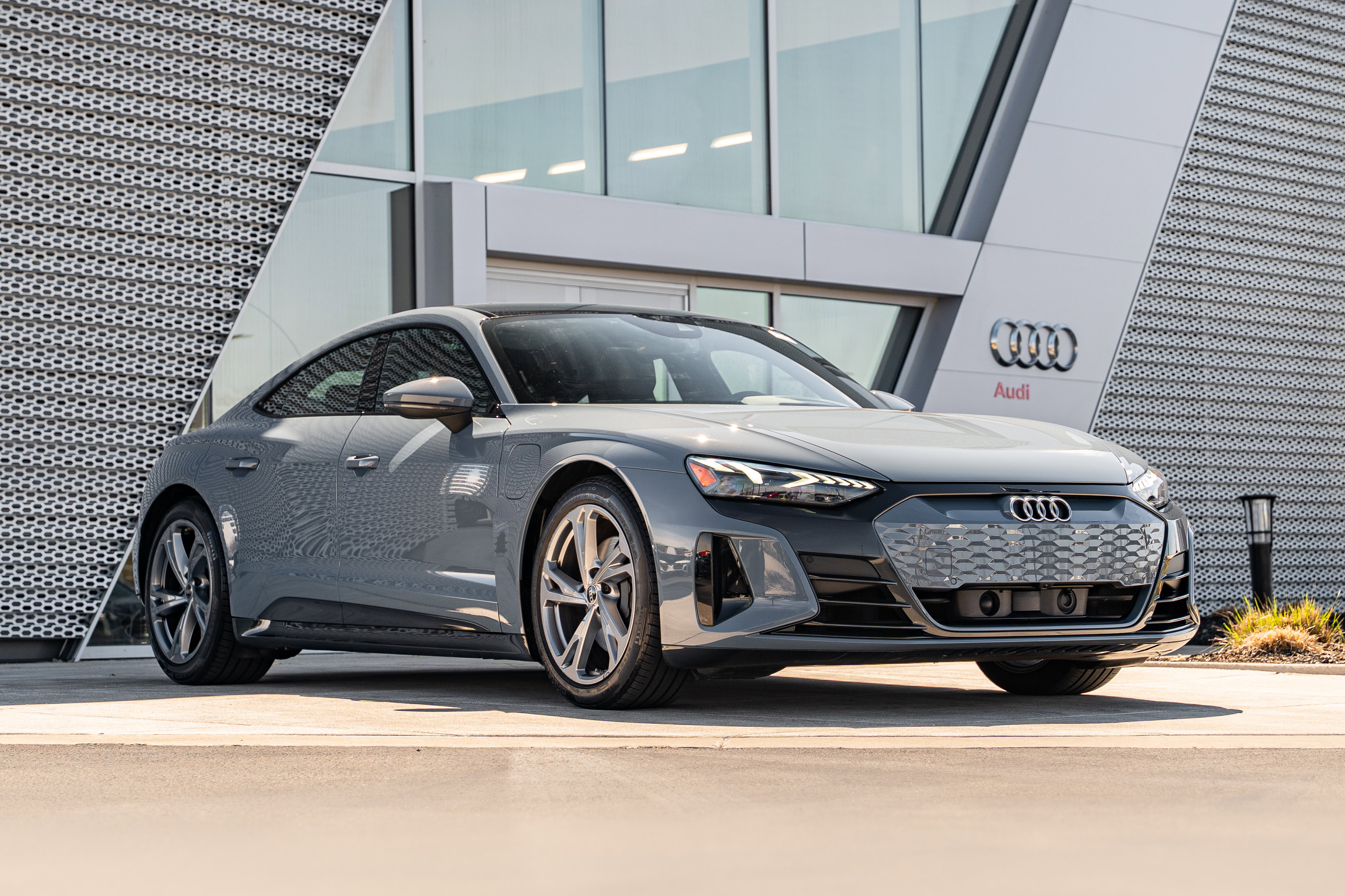 Certified 2023 Audi e-tron GT Premium Plus image 1