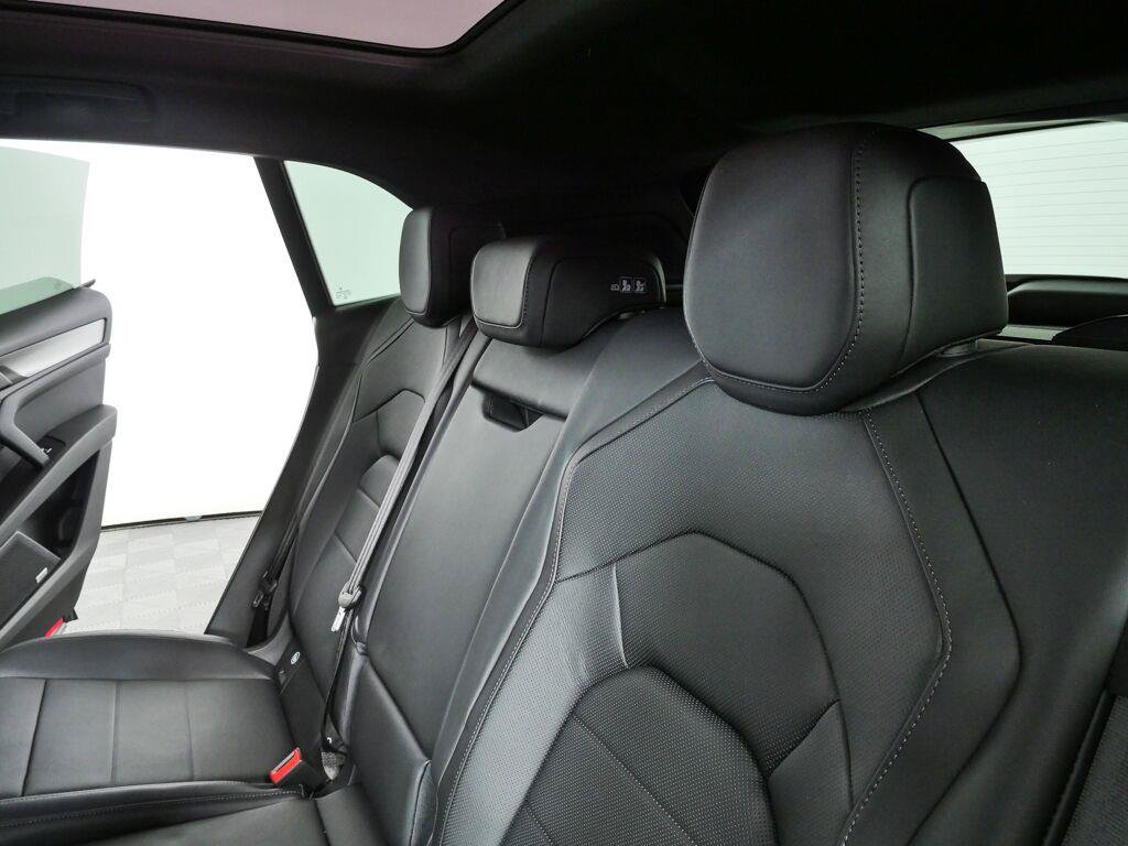New 2026 Porsche Cayenne Electric AWD/4WD image 22