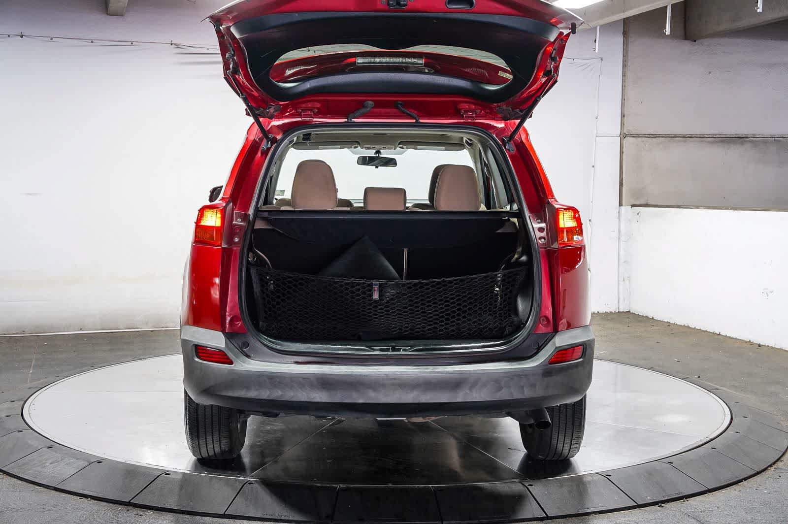 Used 2014 Toyota RAV4 XLE w/ Preferred Accessory Package FWD image 27