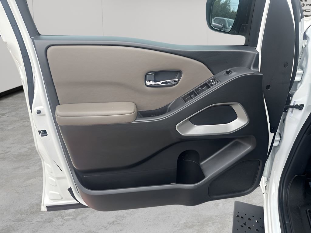 Used 2022 Nissan Frontier SV image 25