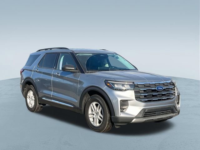 Used 2025 Ford Explorer Active image 3