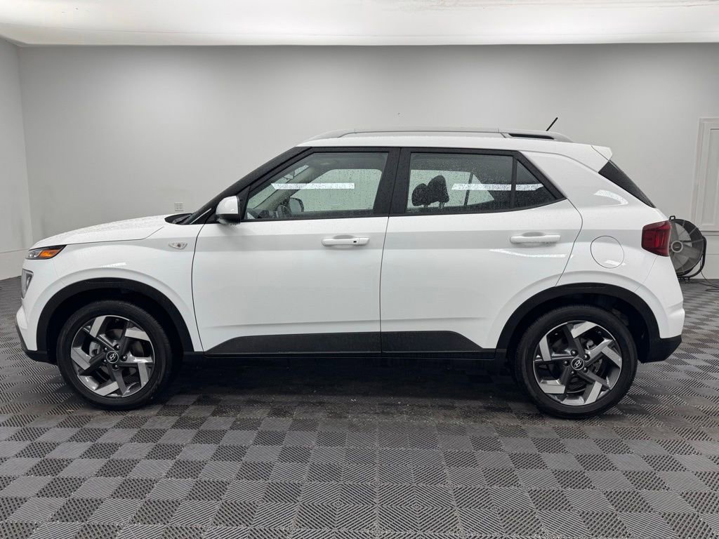 Used 2025 Hyundai Venue SEL FWD image 11