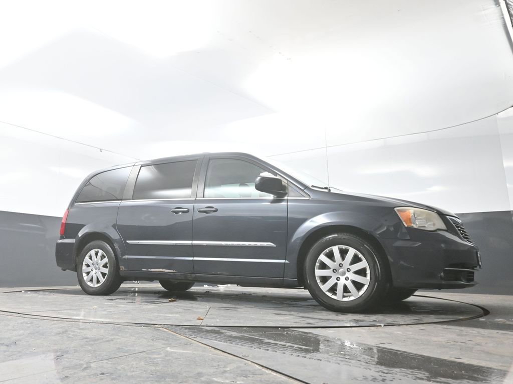 Used 2013 Chrysler Town & Country Touring image 49