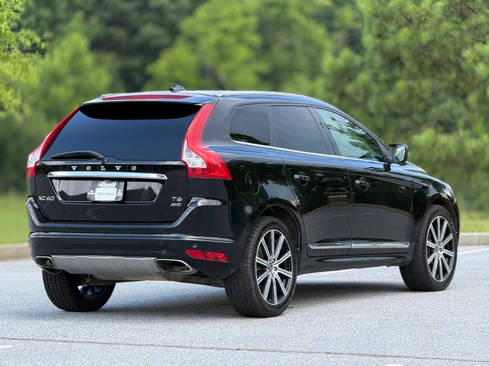 Used 2017 Volvo XC60 T6 Inscription w/ Climate Package AWD/4WD image 11