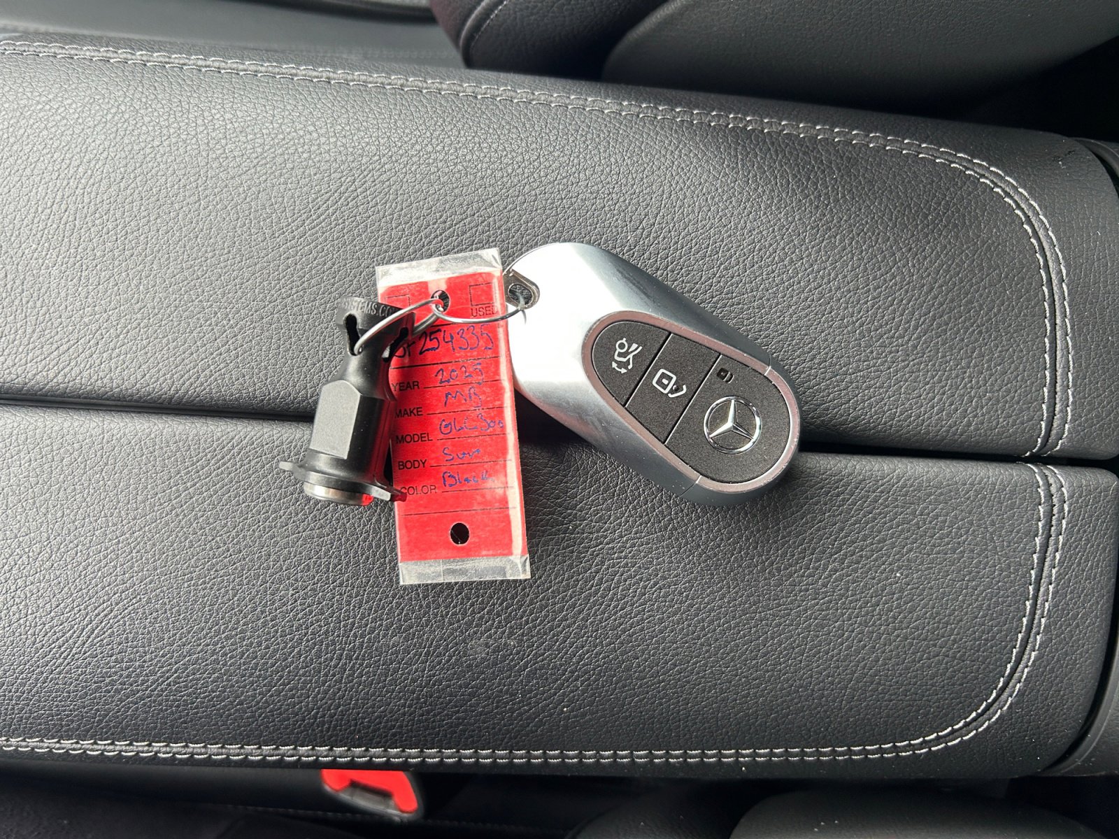 Used 2025 Mercedes-Benz GLC 300 image 32