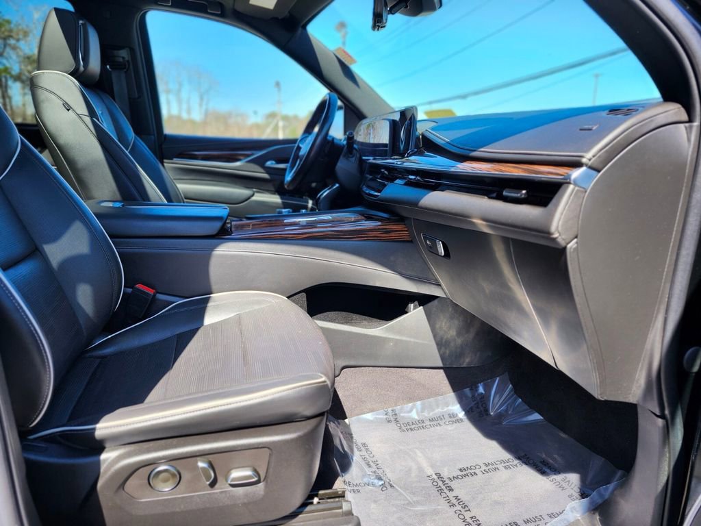 Used 2023 Cadillac Escalade Premium Luxury w/ LPO, Floor Liner Package AWD/4WD image 9