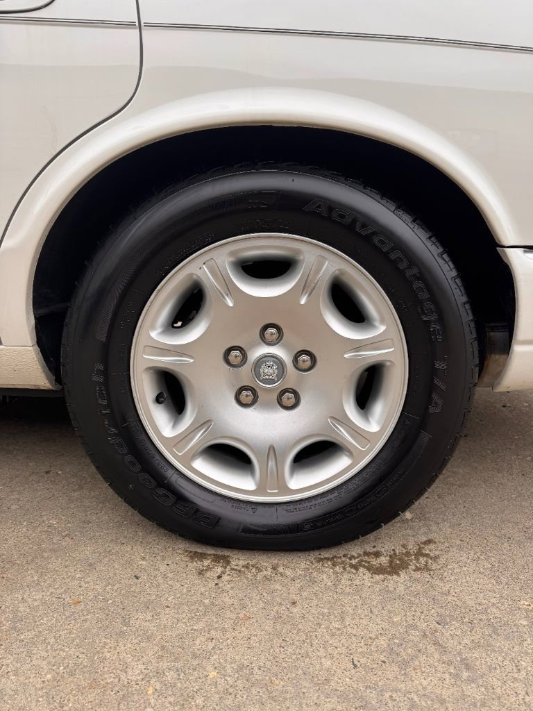 Used 2001 Jaguar XJ Vanden Plas image 28