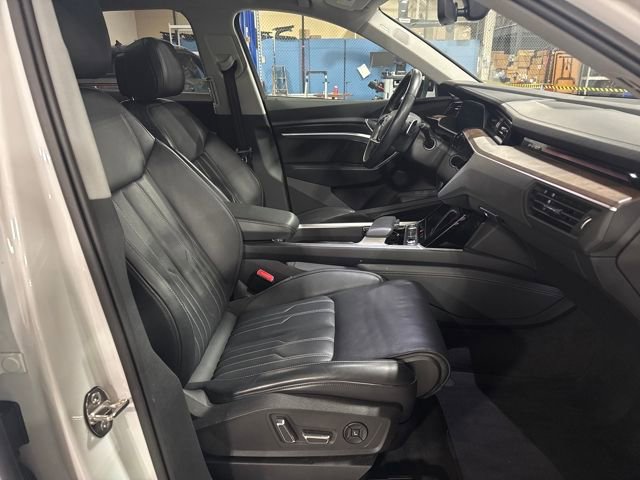 Used 2019 Audi e-tron Prestige w/ Prestige Package image 12