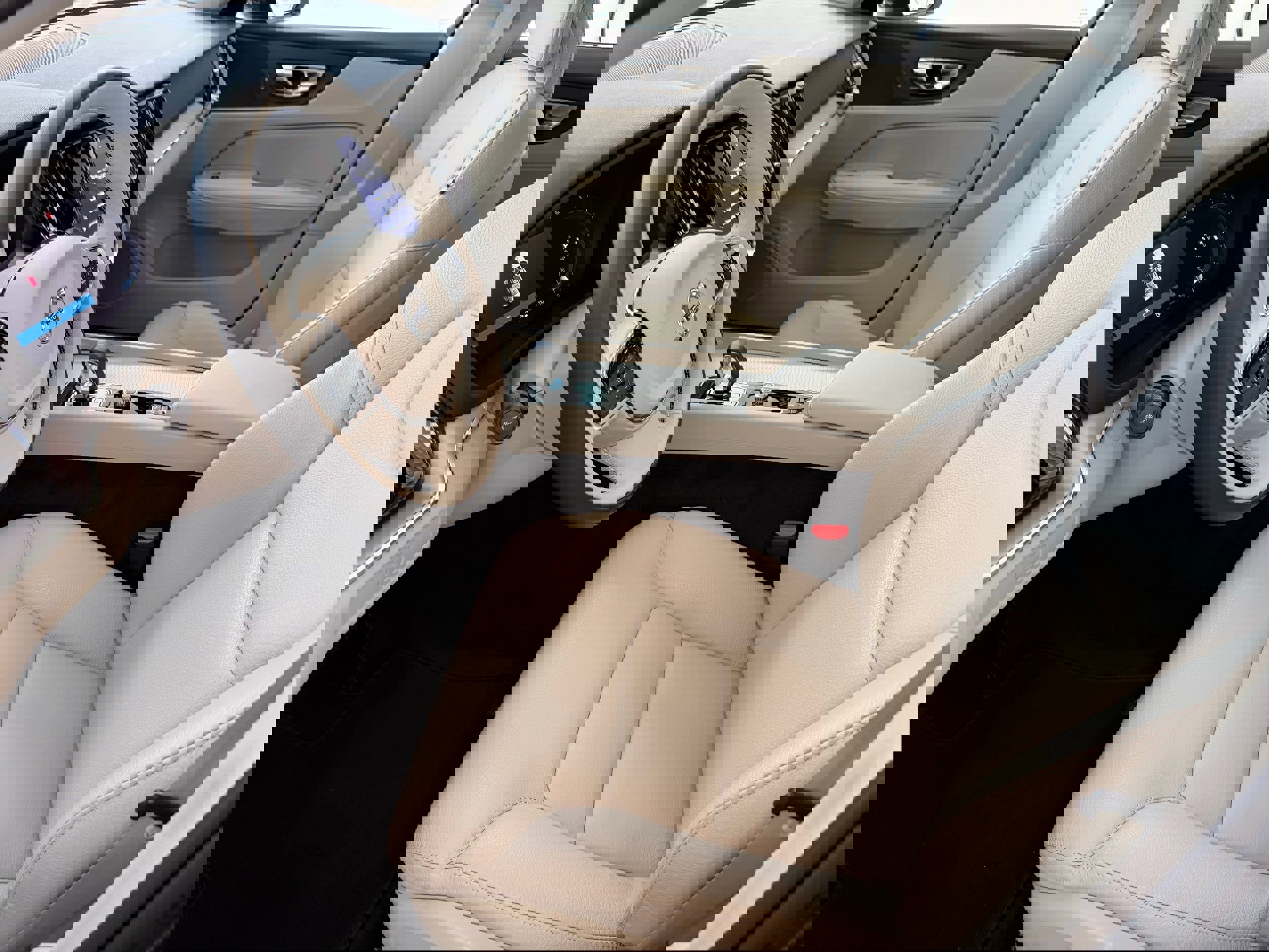 Certified 2025 Volvo S60 B5 Core image 12