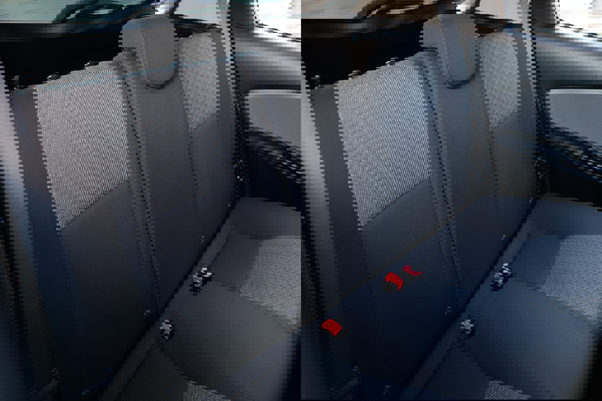 Used 2016 Toyota Yaris L image 17