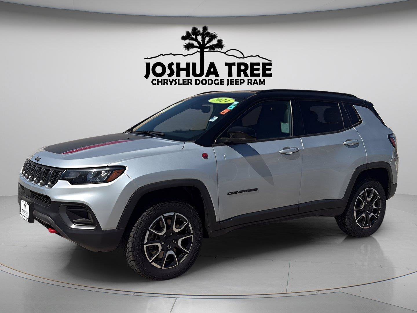 Used 2024 Jeep Compass Trailhawk AWD/4WD image 1