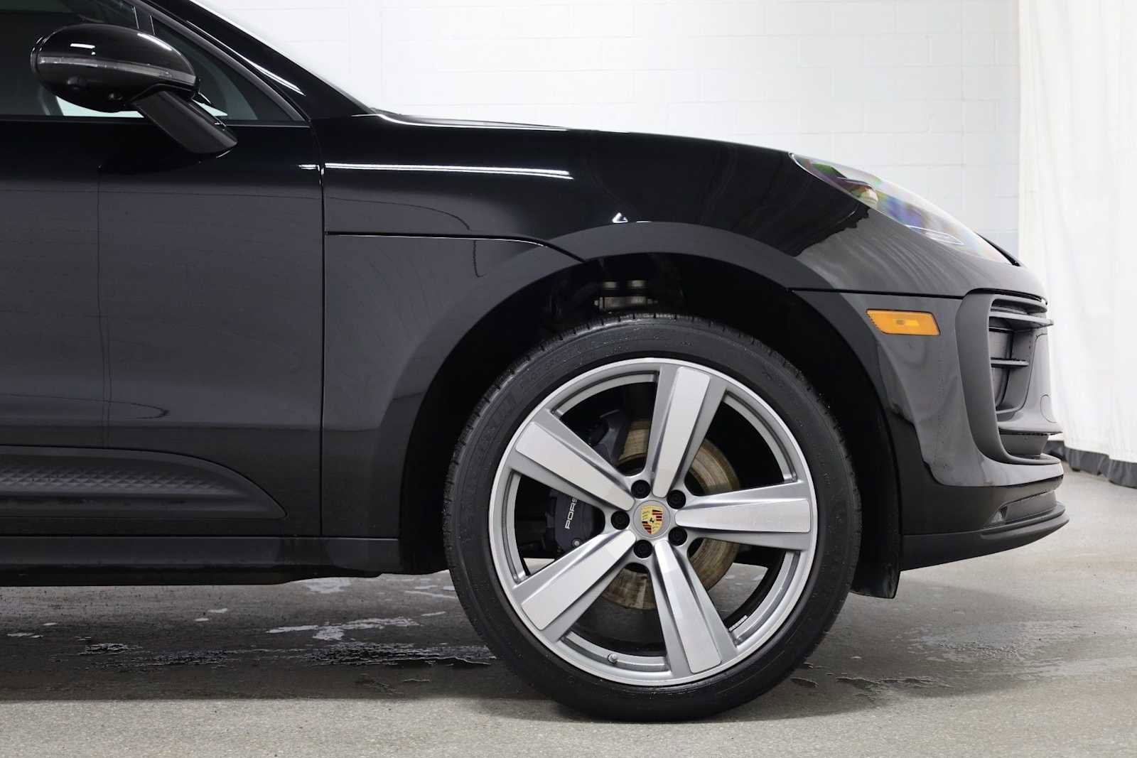 Certified 2024 Porsche Macan AWD/4WD image 11
