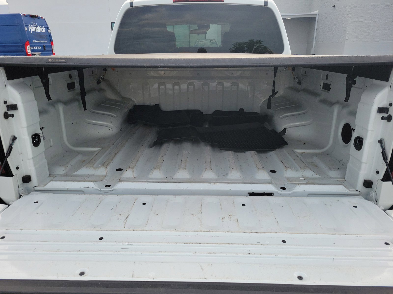 Used 2022 Nissan Frontier SV w/ Technology Package image 30