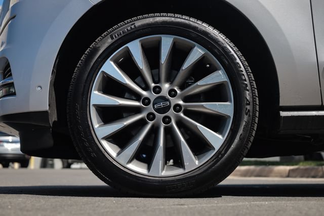 Used 2018 Lincoln Navigator L Select w/ Technology Package AWD/4WD image 16