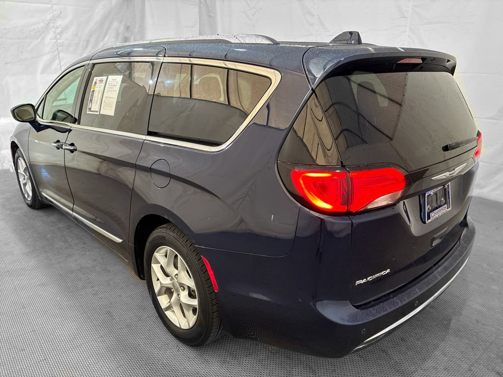 Used 2019 Chrysler Pacifica Touring-L Plus w/ Tire & Wheel Group FWD image 4