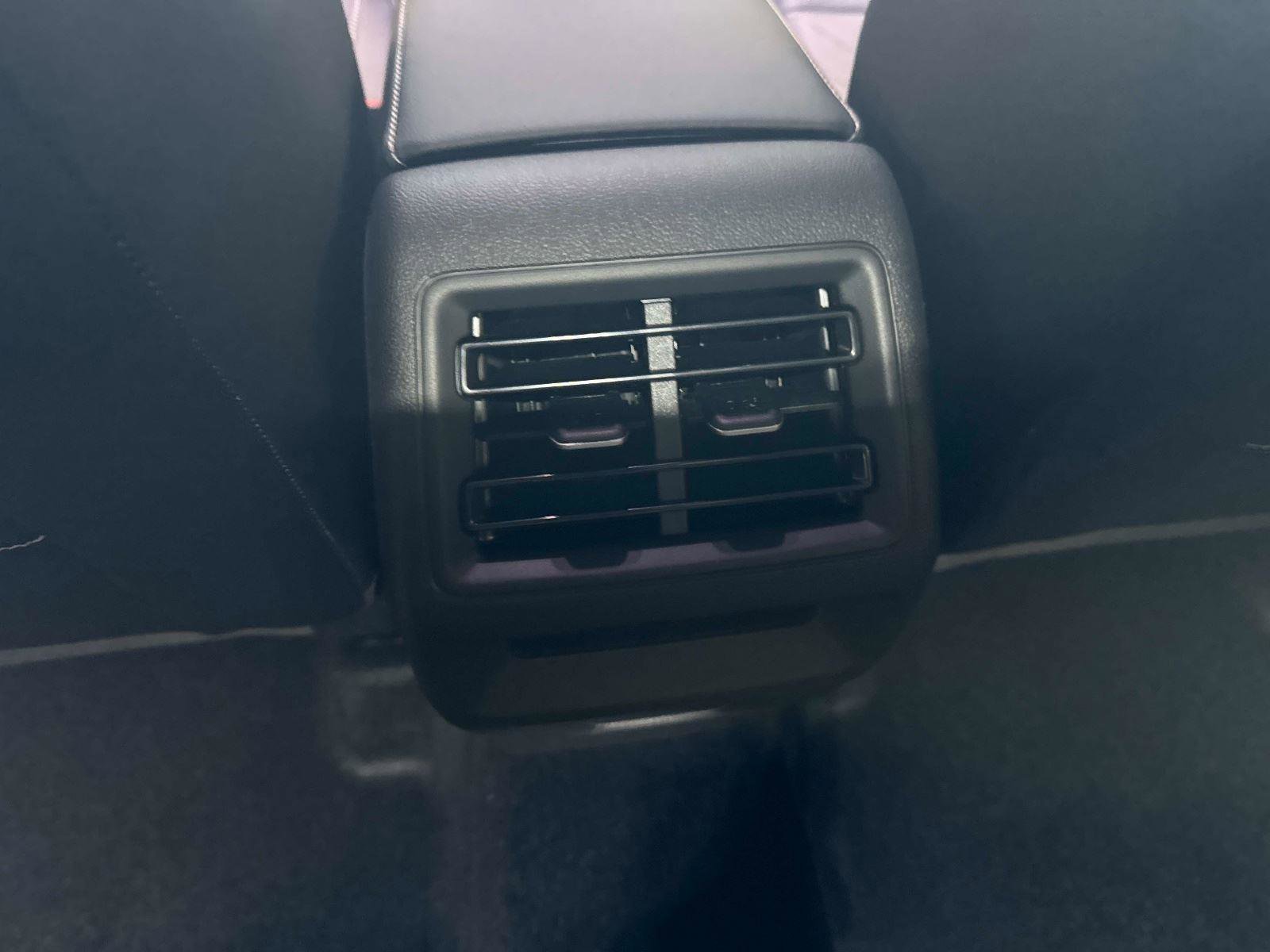 New 2026 Volkswagen Tiguan SE image 17