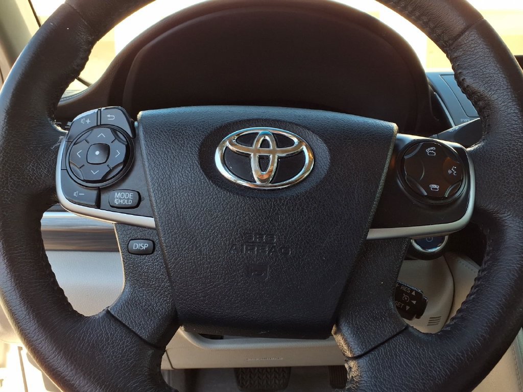 Used 2012 Toyota Camry XLE w/ Leather Pkg FWD image 12