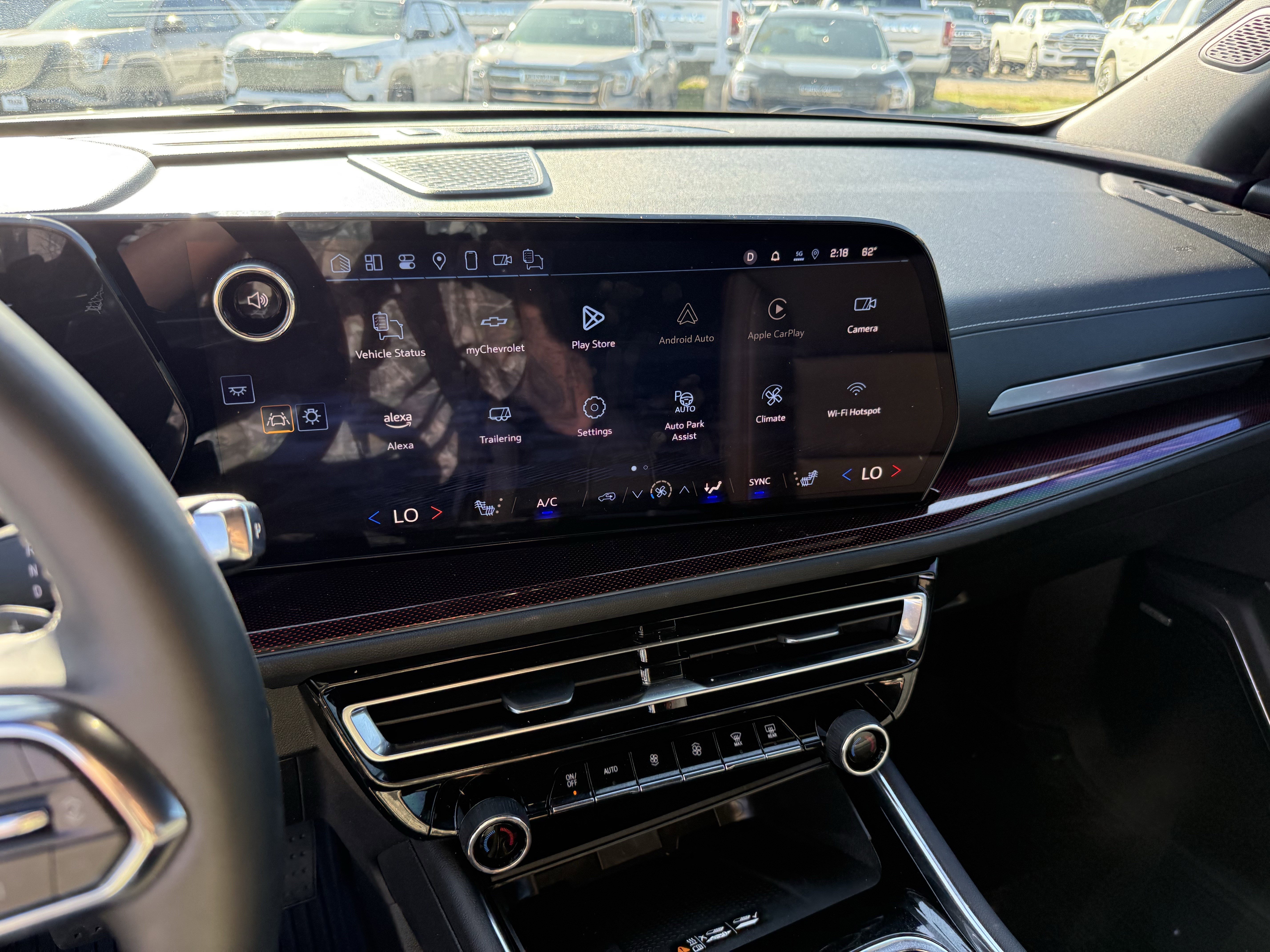 Used 2025 Chevrolet Traverse Z71 w/ Enhanced Driving Package image 19