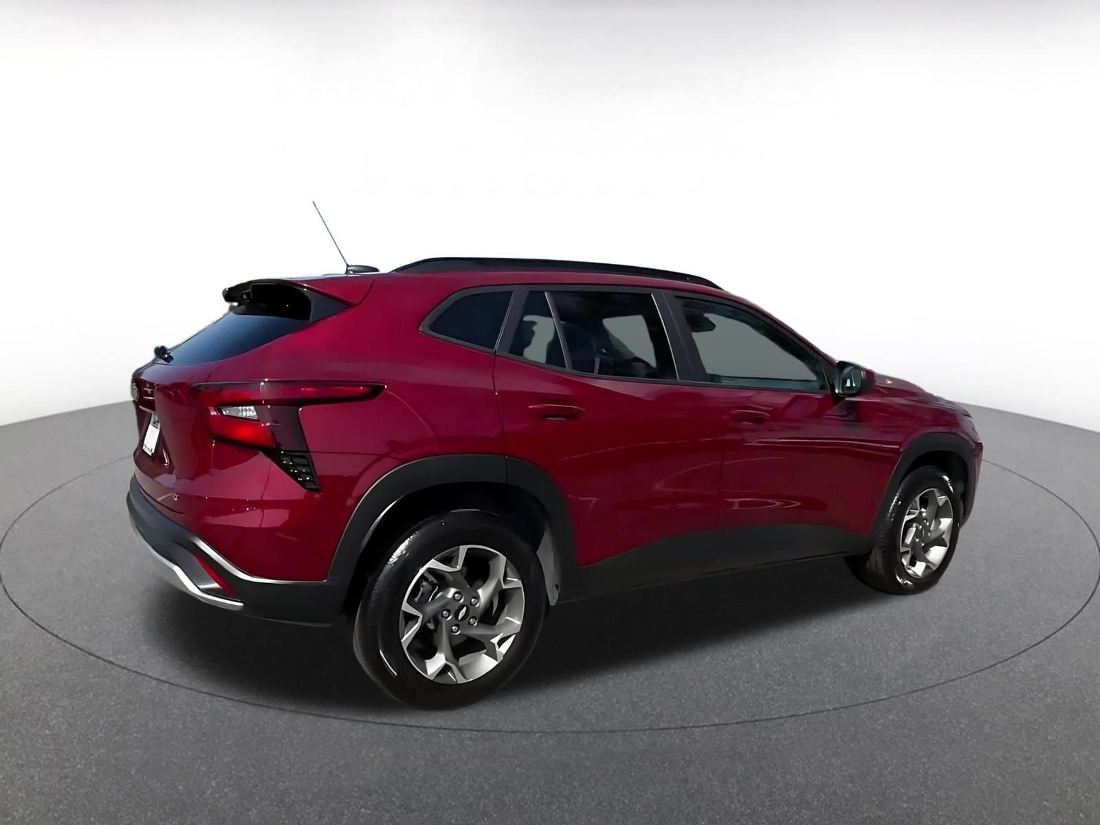 Used 2025 Chevrolet Trax LT FWD image 12