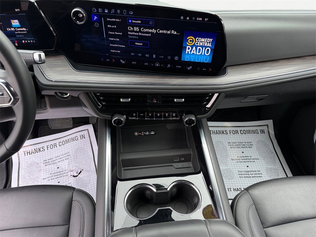 Used 2025 Chevrolet Suburban Z71 image 11