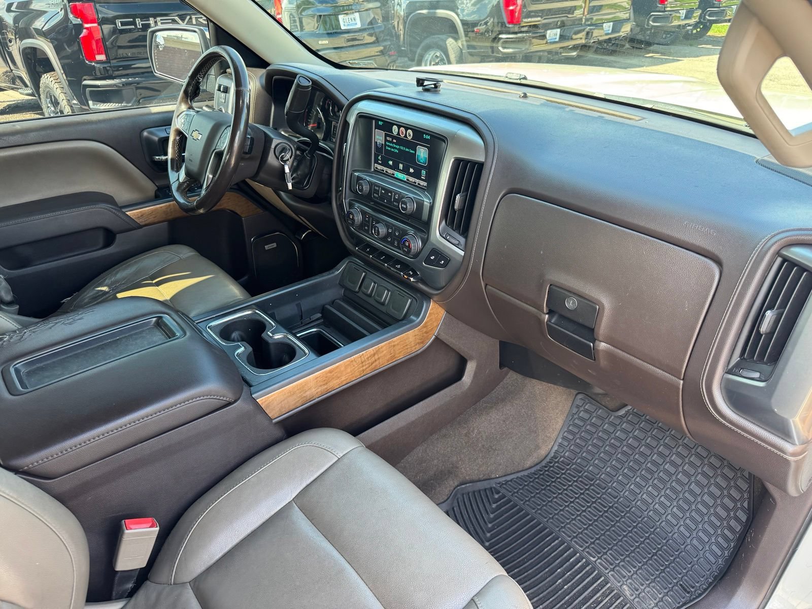 Used 2015 Chevrolet Silverado 1500 LTZ w/ LTZ Plus Package AWD/4WD image 32