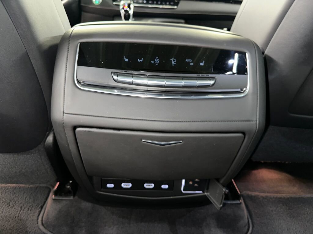 Certified 2023 Cadillac Escalade Sport Platinum w/ LPO, ONYX Package image 29