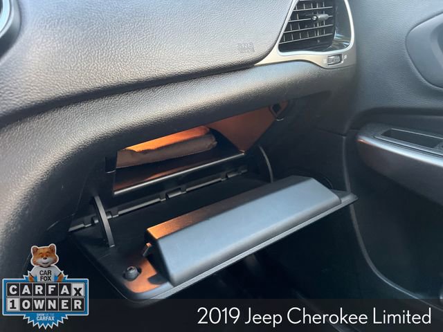 Used 2019 Jeep Cherokee Limited image 34