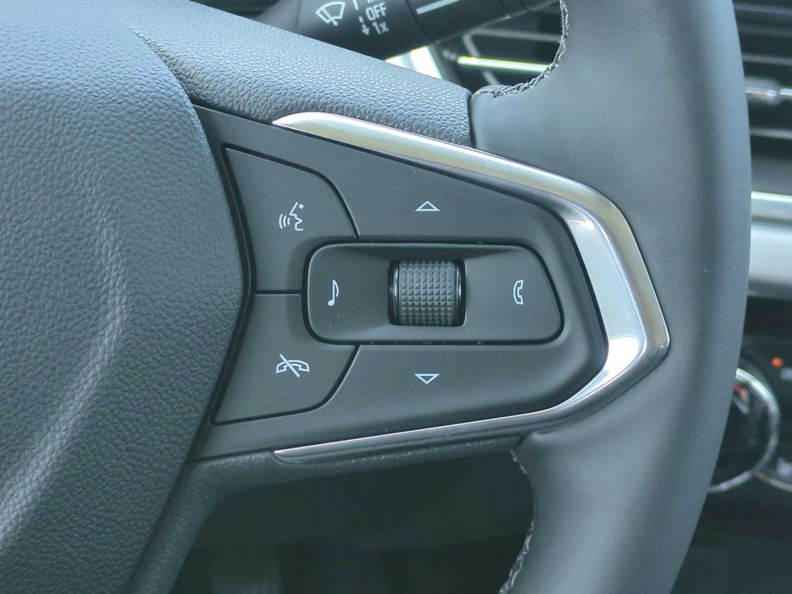 New 2026 Chevrolet Trax LT w/ Midnight Edition FWD image 16