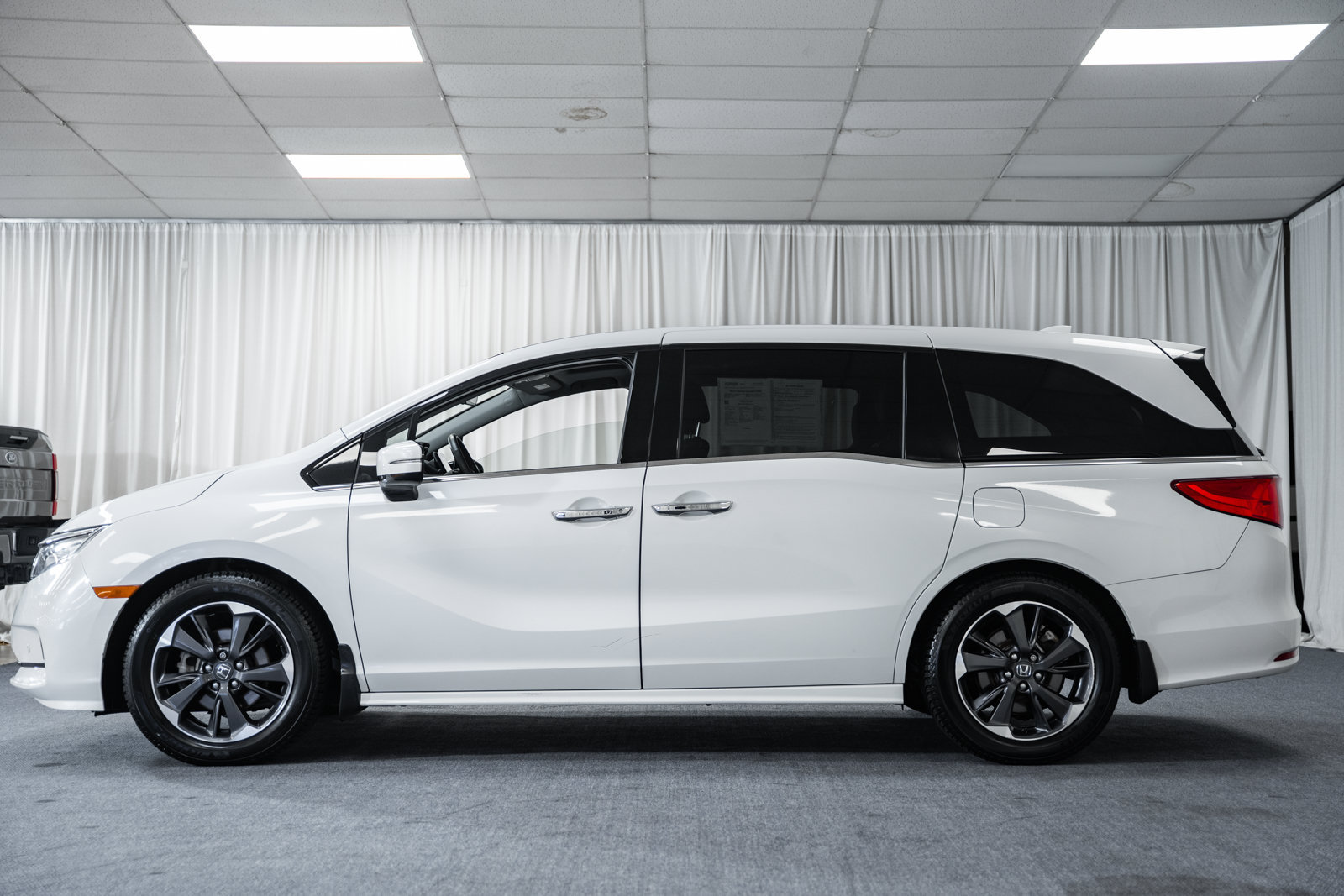 Used 2023 Honda Odyssey Elite image 4