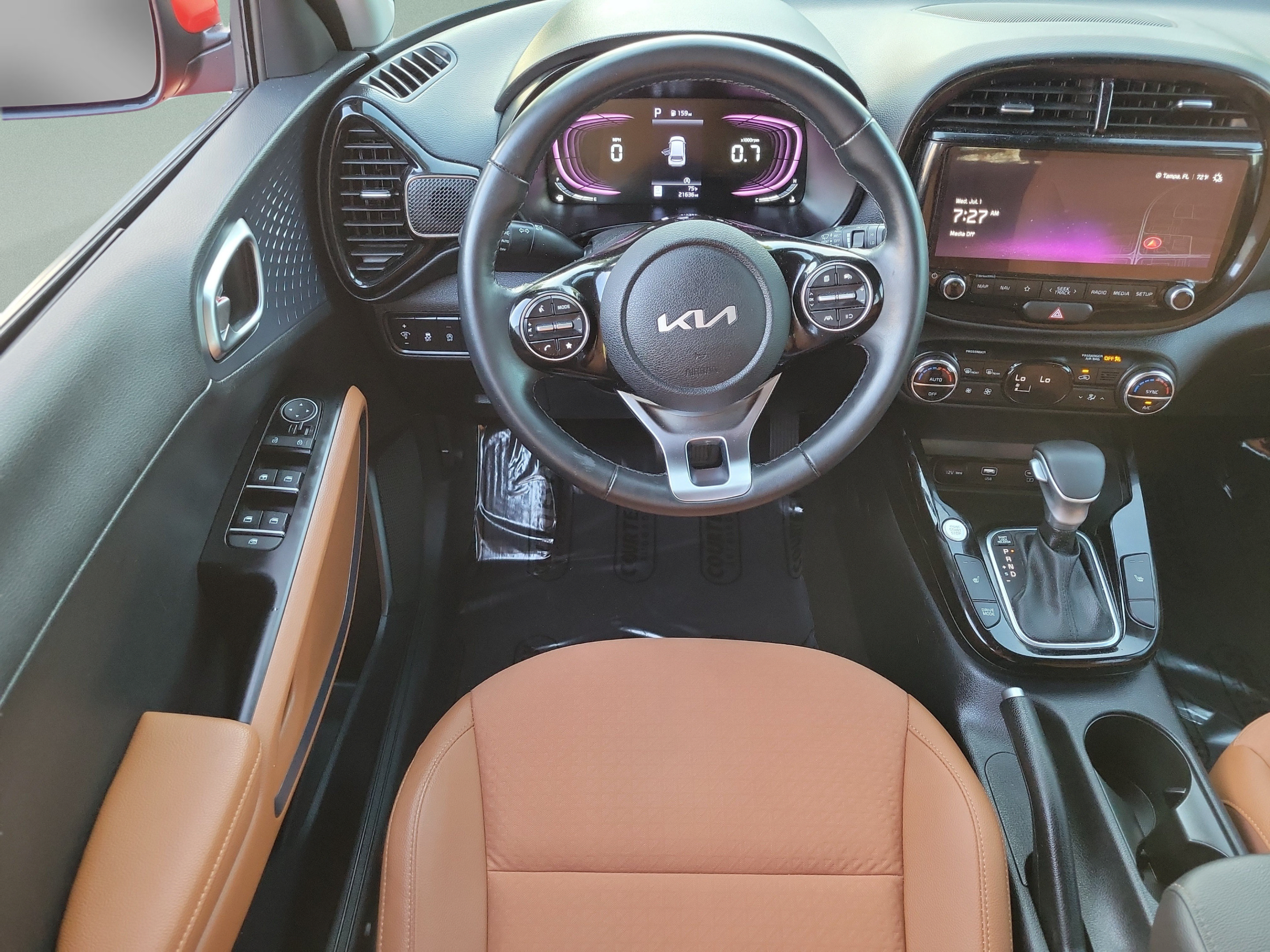 Used 2024 Kia Soul EX w/ Option Group 015 FWD image 9