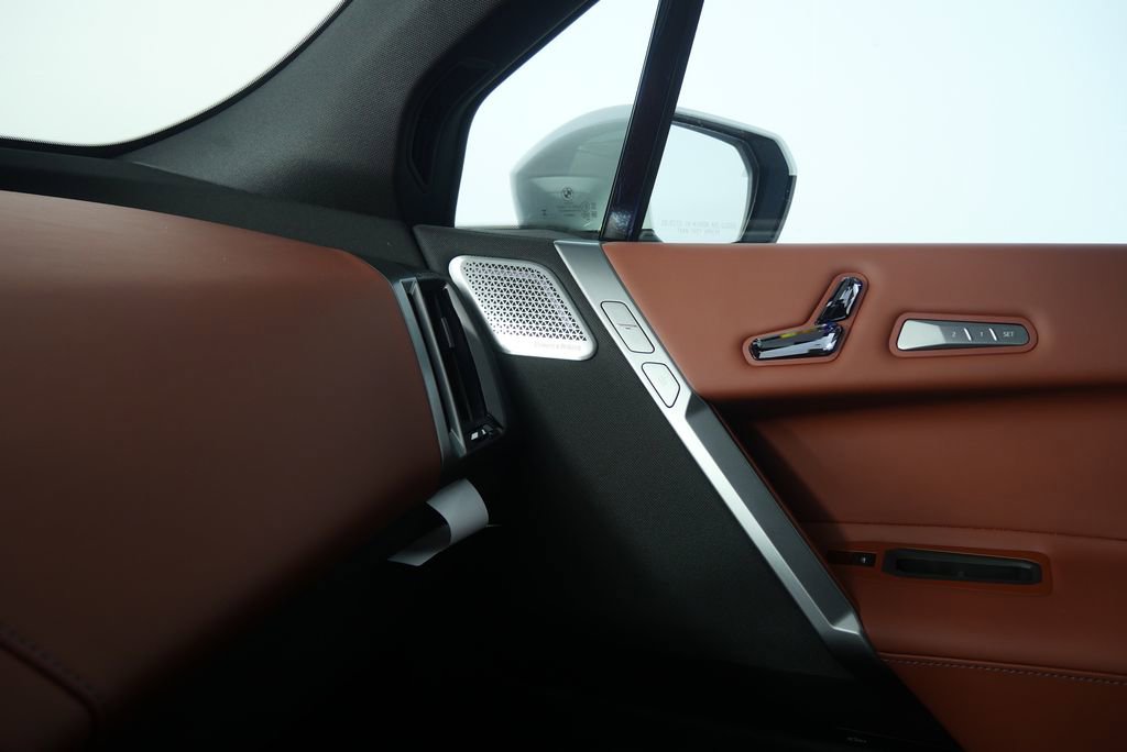 Used 2026 BMW iX xDrive60 w/ M Sport Package image 28