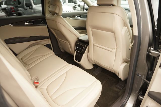 Used 2016 Lincoln MKX Reserve w/ Technology Package FWD image 15