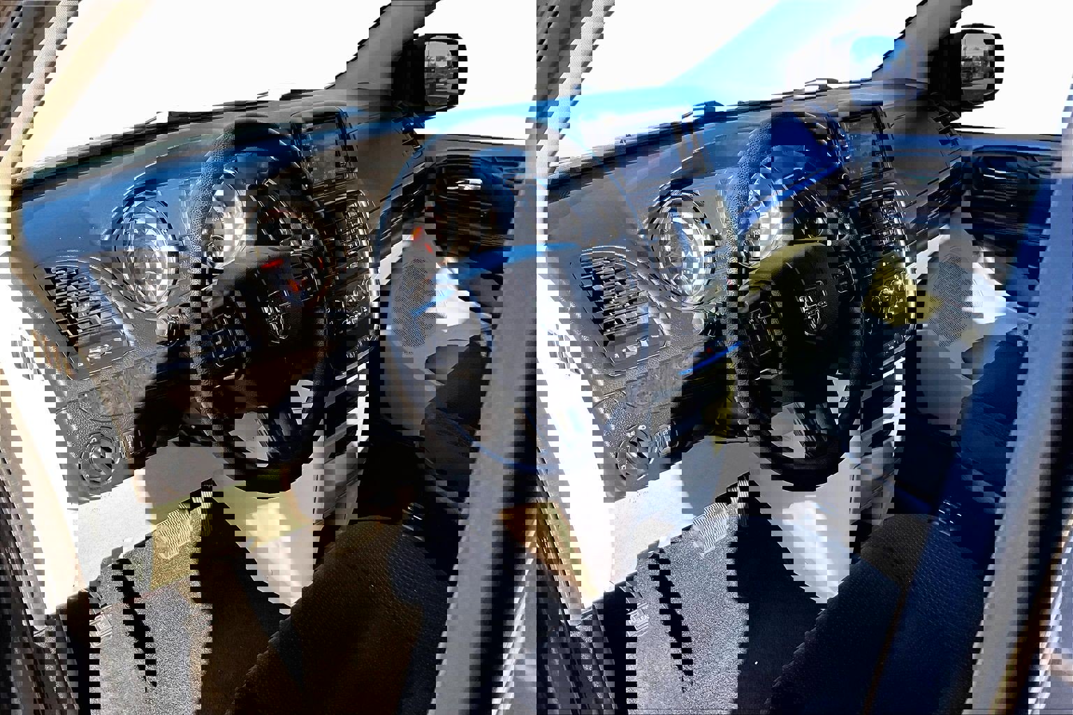 Used 2018 Dodge Grand Caravan SE w/ UConnect Hands-Free Group image 12