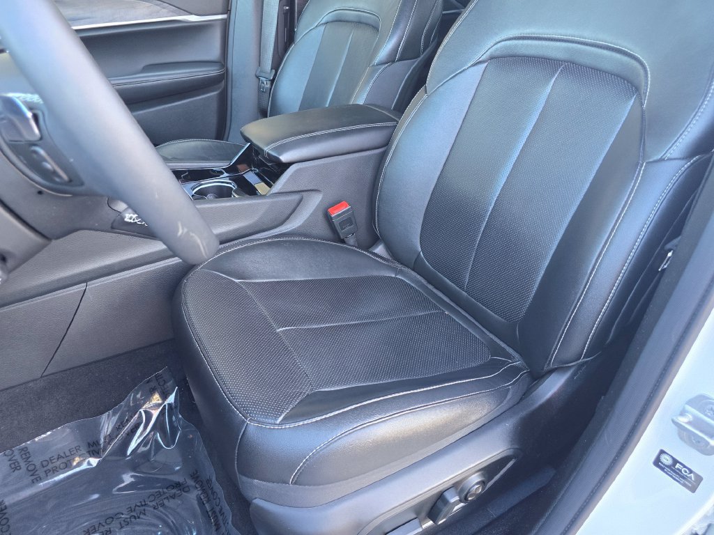Used 2023 Jeep Grand Cherokee L Limited w/ Luxury Tech Group II AWD/4WD image 23