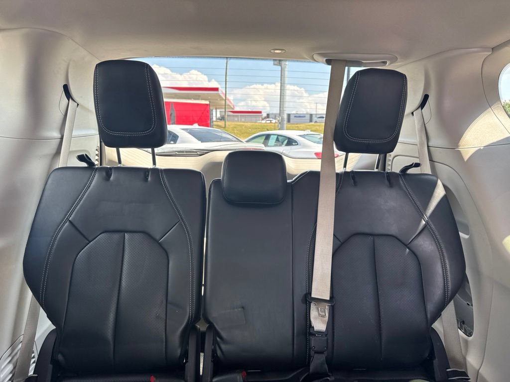 Used 2023 Chrysler Pacifica Touring-L FWD image 23