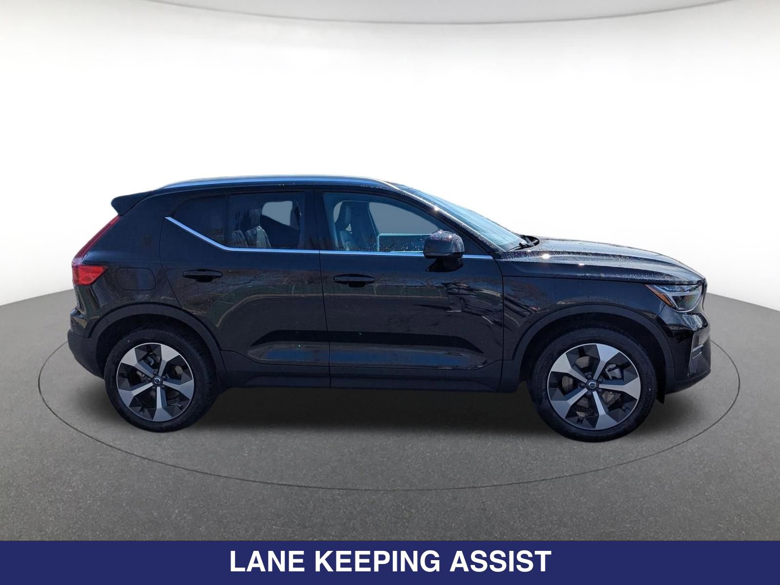 New 2025 Volvo XC40 B5 Core w/ Protection Package Premier AWD/4WD image 3