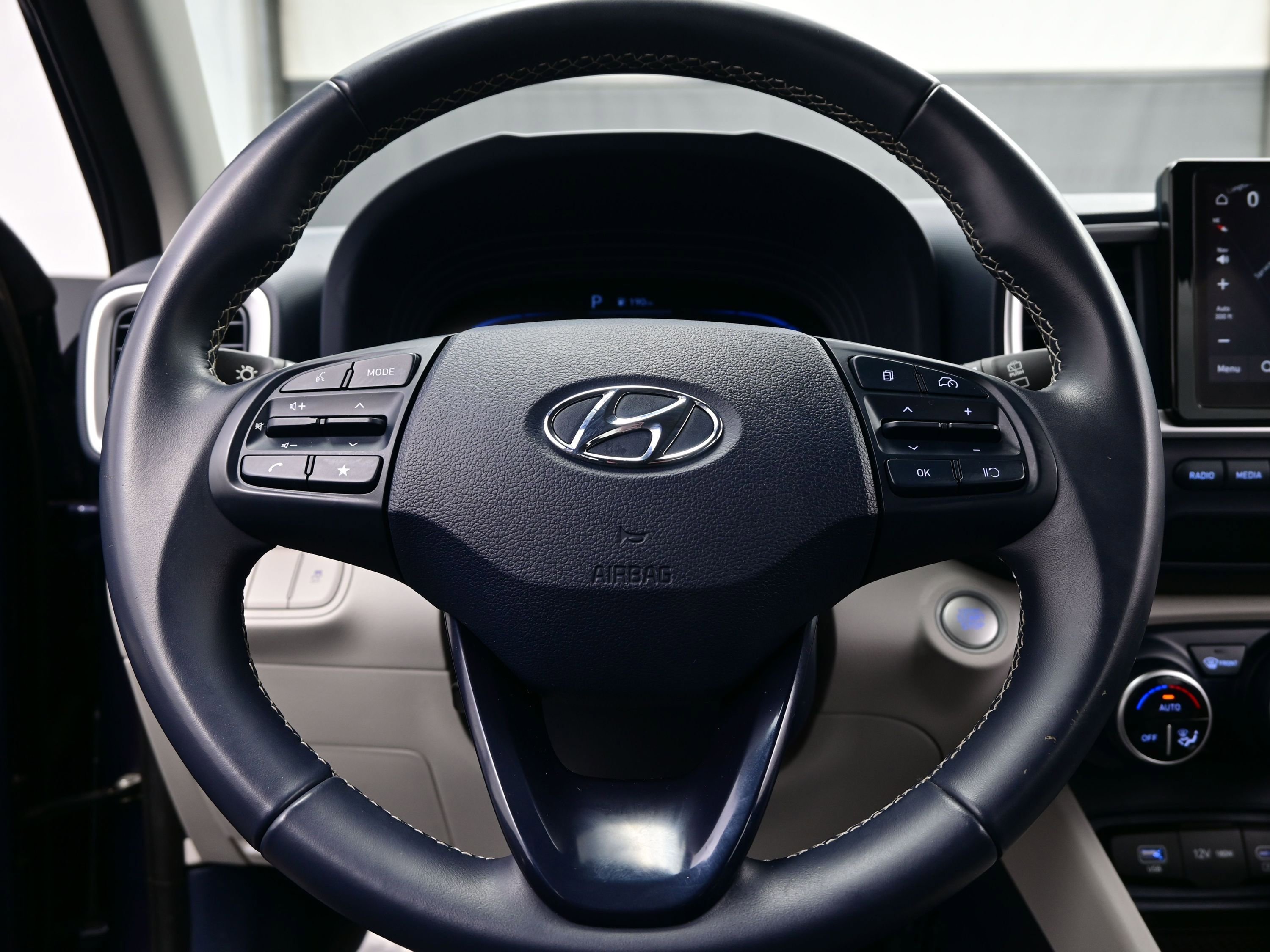 Used 2023 Hyundai Venue Limited w/ Cargo Package FWD image 23