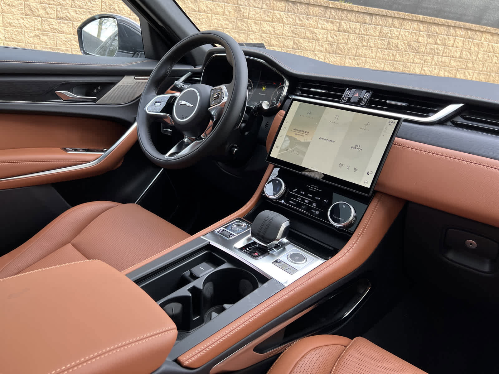 Used 2025 Jaguar F-PACE R-Dynamic S image 10