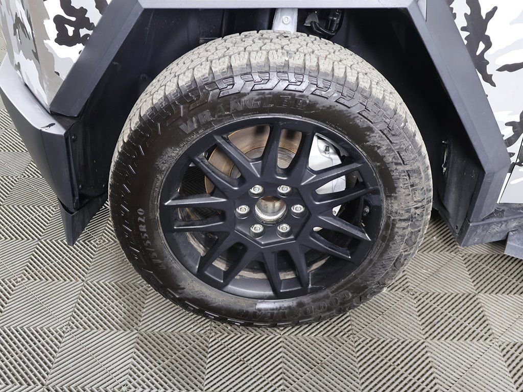Used 2024 Tesla Cybertruck AWD Crew Cab image 22