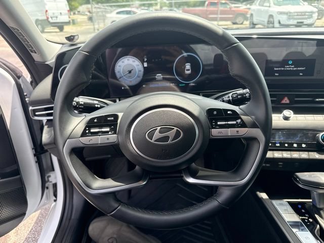 Used 2025 Hyundai Elantra SEL FWD image 28