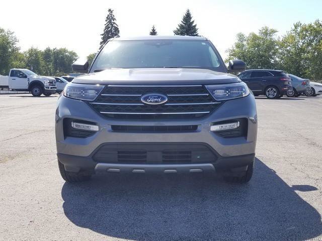 Used 2022 Ford Explorer XLT w/ Equipment Group 202A image 2