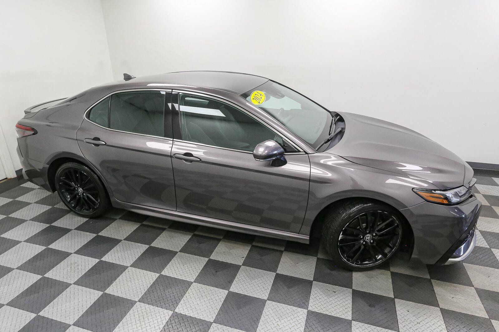 Used 2024 Toyota Camry XSE FWD image 5
