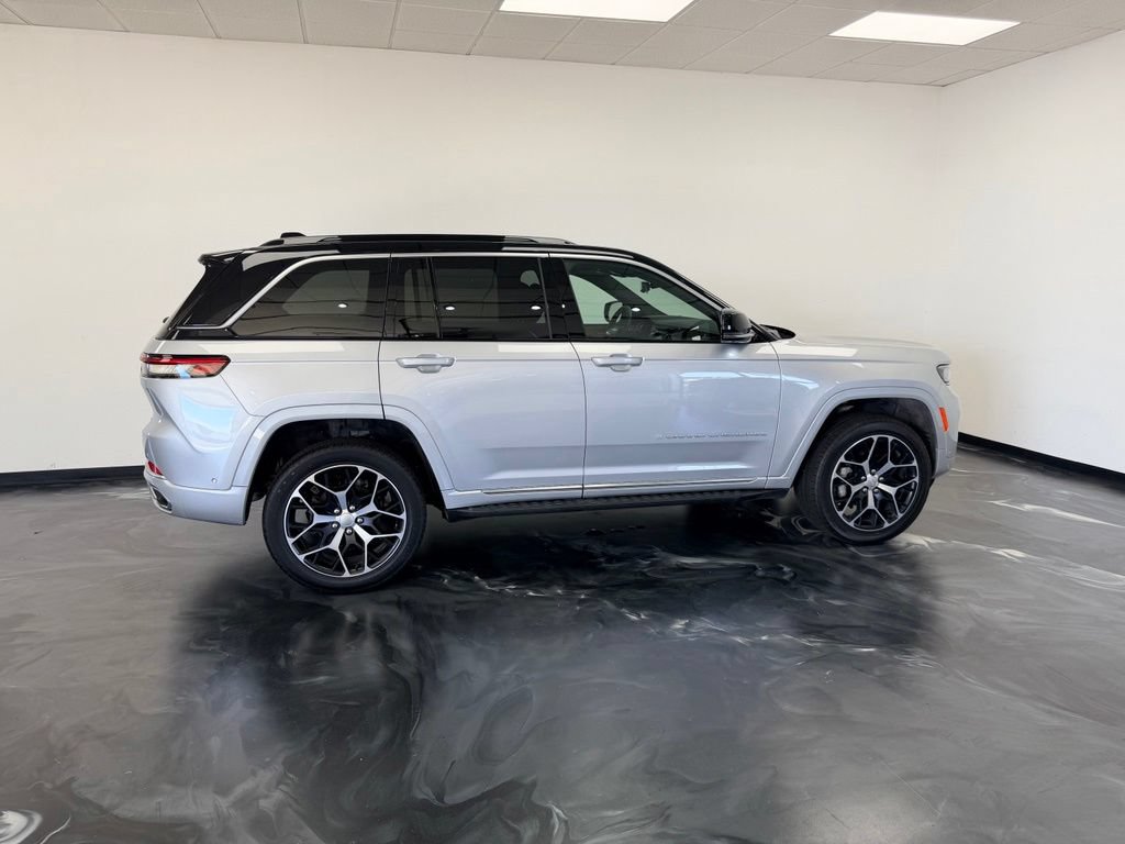 Used 2024 Jeep Grand Cherokee Summit AWD/4WD image 23